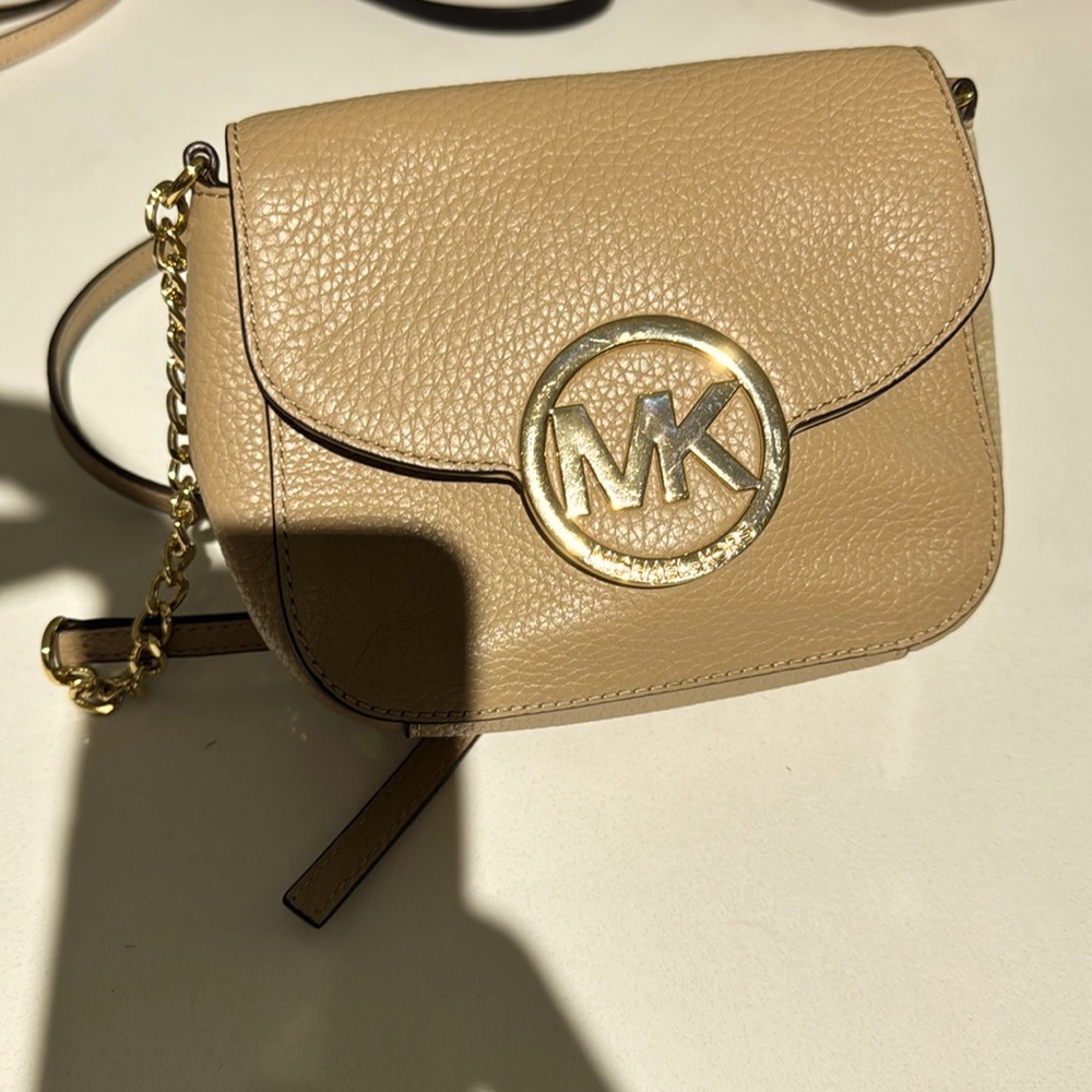 Michael Kors Crossbody Purse🤩